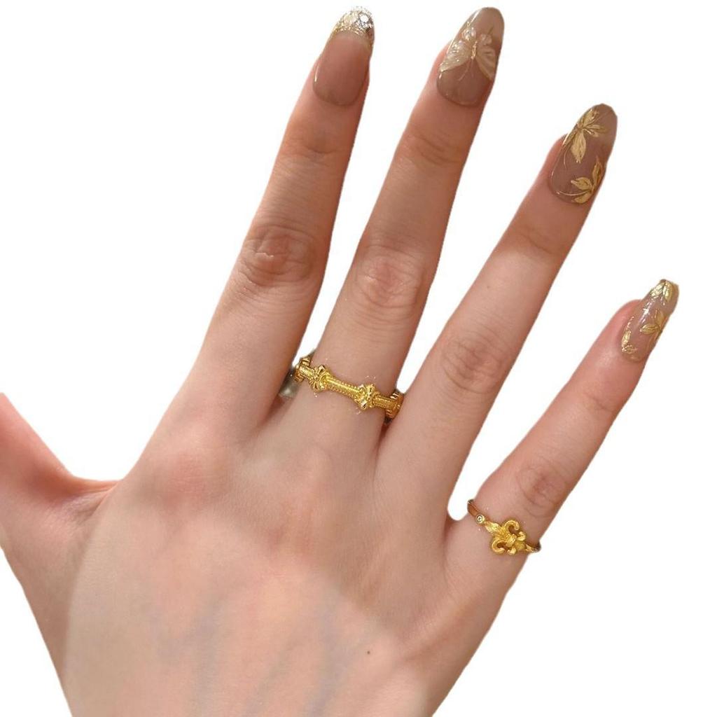 Xiaohongshu Iris Ring: Retro Chinese-Style Gold with Old Craftsmanship for Women, Small & Lightweight Luxury.