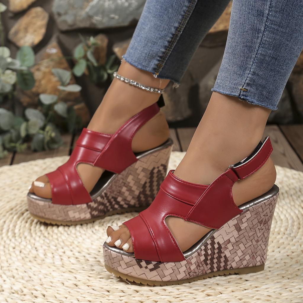 Fashion Women Sandals Summer 2025 New Platform Shoes Women Plus Size Wedge Sandals Ladies Peep Toe Non Slip Beach Thick Bottom Slippers