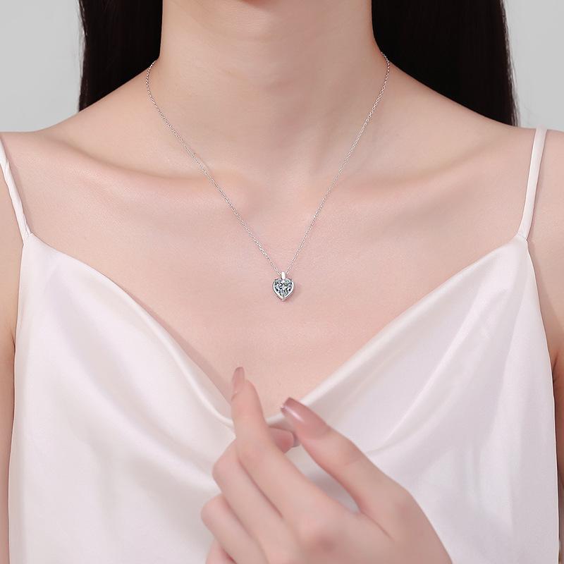 New Deyi S925 Sterling Silver Moissanite Heart Pendant Necklace - Women's Minimalist Love Clavicle Chain