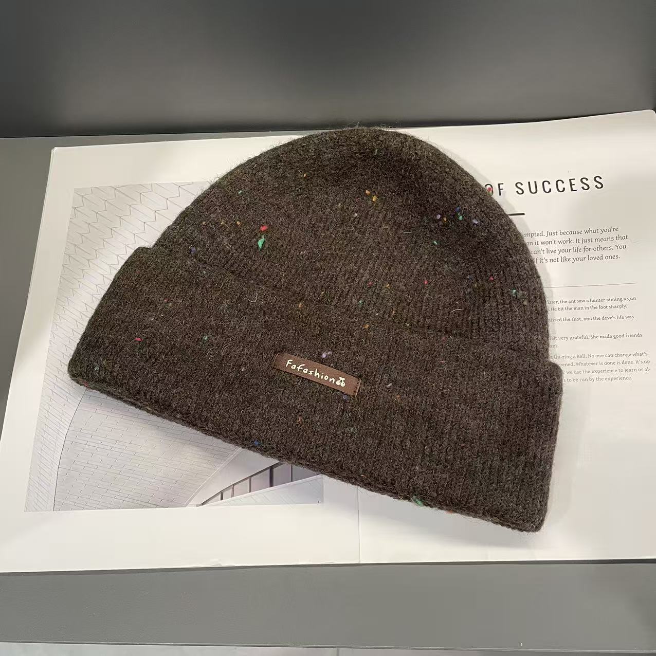 

Корейская Осень и Зима Новая Шапка ручной окраски Вязаная шапка Шапка от холода Корейская версия Защита ушей Шерстяная шапка Тренд M（56-58cm）