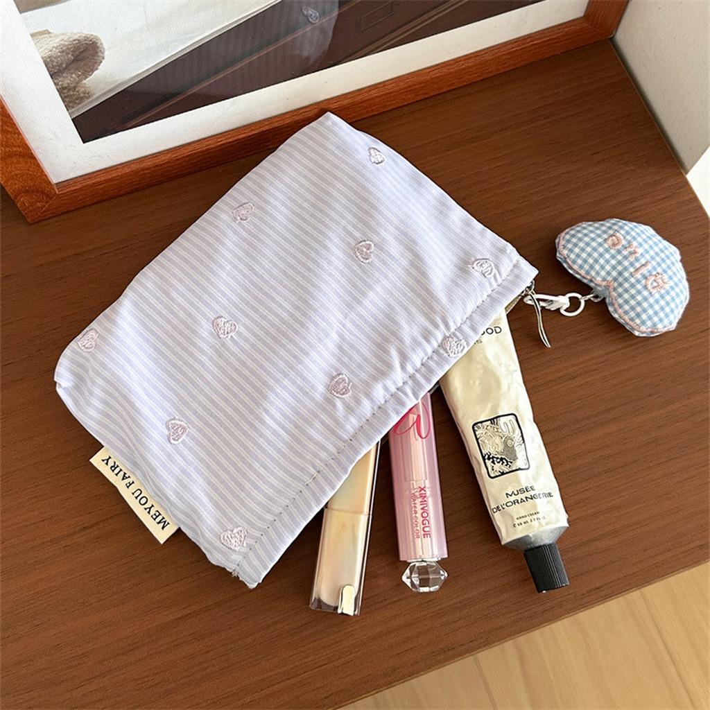 Heart Embroidered Pouch Versatile Large Capacity Makeup Bag Zipper Makeup Bag Fresh Cosmetic Storage Bag For Home Use Daily