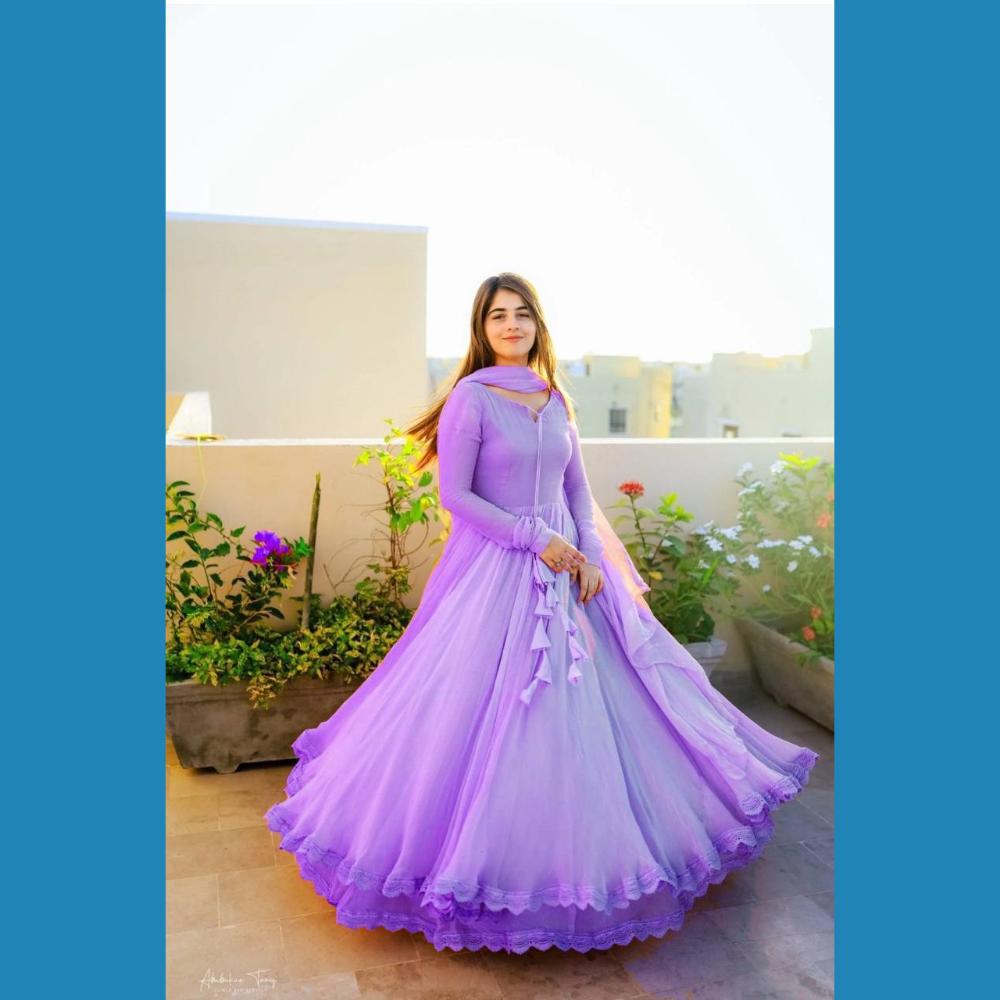 Wunderschönes lila Kleid für Mädchen und Frauen