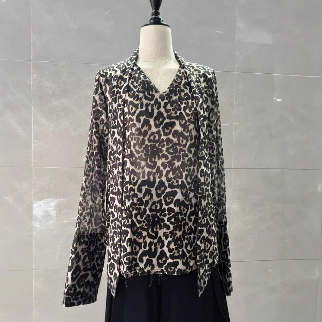 

Футболка с V-образным вырезом, леопардовым принтом, халтер-воротником и длинными рукавами - Женский шикарный осенний топ L (Approx. 115 lbs)