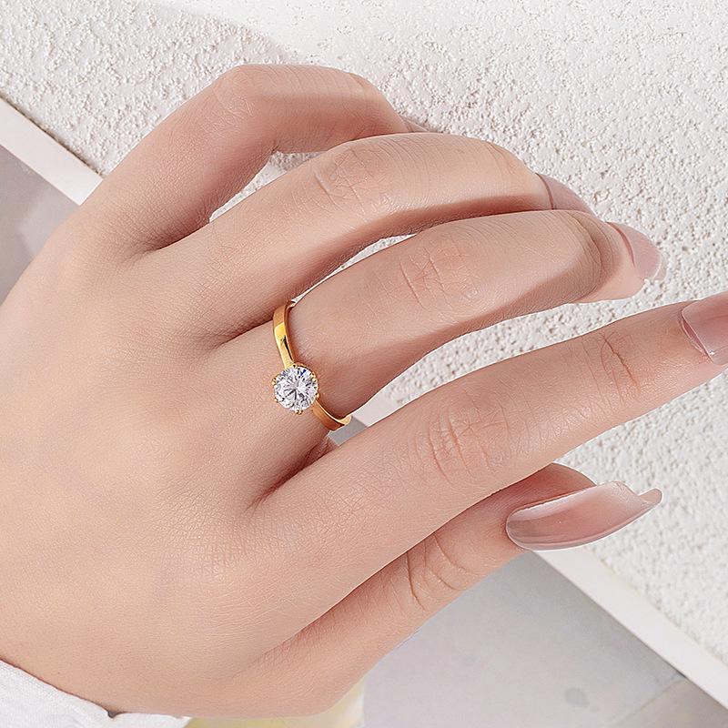 Korean Style Claw-Set Zircon Titanium Ring: Elegant 2023 Wedding Design for Women