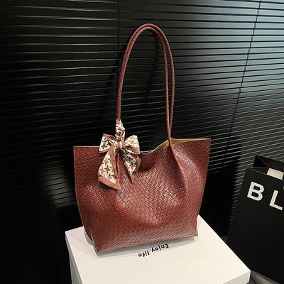 High-value Retro Women's 2025 New Fashion Woven Tote Bag Versatile Casual Shoulder Armpit Bag