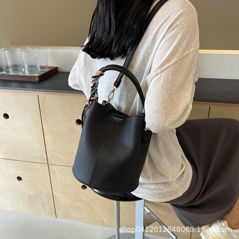 Fashion Lychee Pattern Portable Bucket Bag Versatile Messenger Bag Internet Celebrity Popular Commuter Shoulder Bag