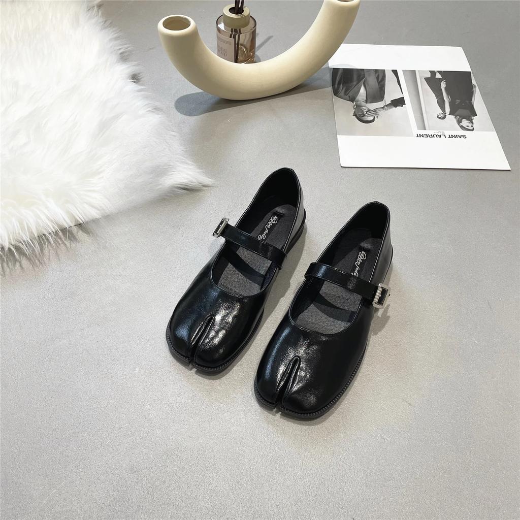 New Autumn Split Toe Shoes Women Ladies Pumps Female Retro Daily Footwear Comfort Non Slip Leather Shoes