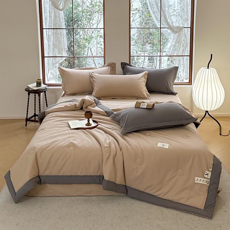 

Belle Anna Minimalist Washed Summer Quilt