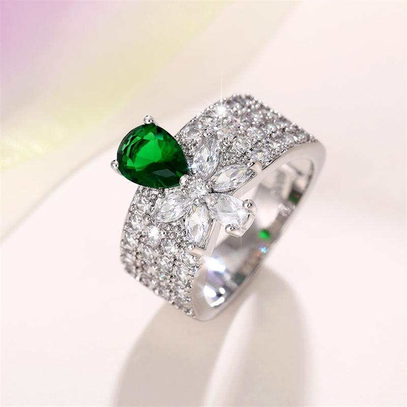 Huitan Vintage Green Cubic Zirconia Ring Temperament Sweet Flower Finger Rings for Women Party Anniversary Gift Gorgeous Jewelry
