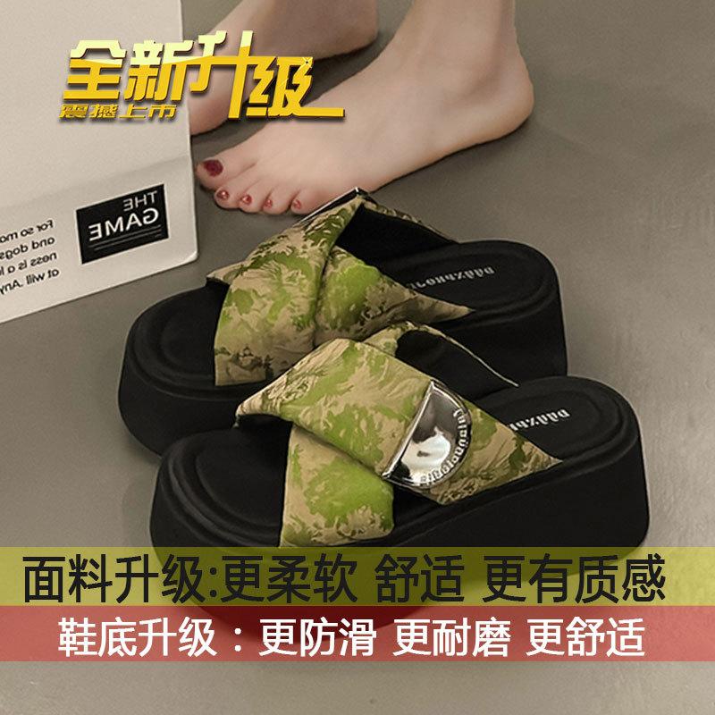 

Premium feeling with skirt thick bottom cool slippers women s summer wear fashion 2025 new super fire muffin height-increasing slippers 40