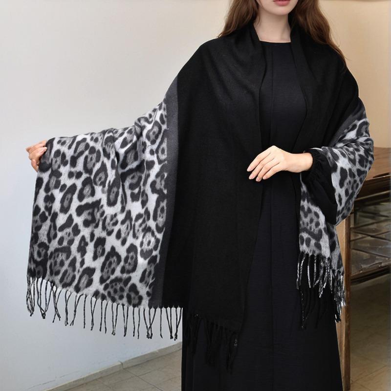 Autumn and winter new fashion retro atmosphere leopard print fringed imitation cashmere scarf women's millennial style thickened shawl