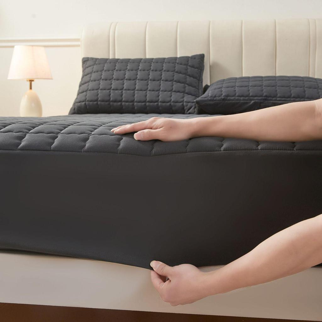Waterproof Quilted Fitted Sheet: Urine-Proof Solid Color Mattress Protector