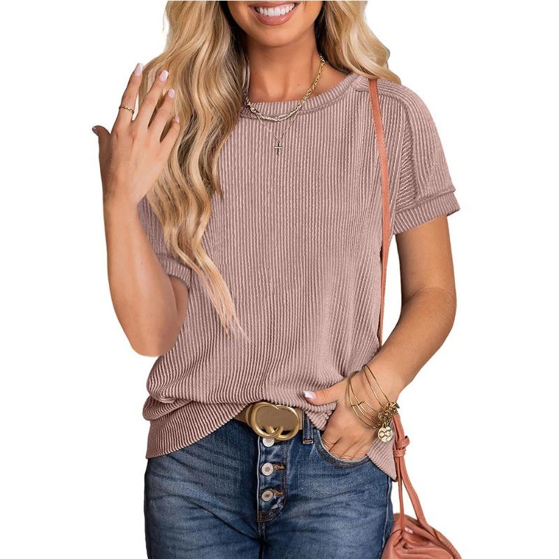 A New Summer T-shirt with A Round Neck Twisted Outer Seams and Short Sleeves