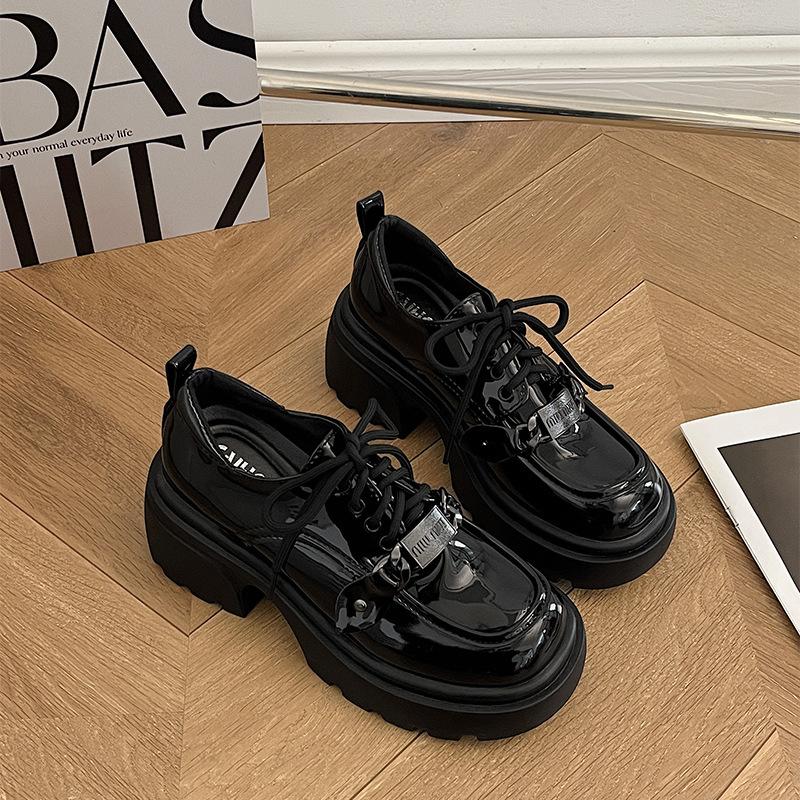 

Черные кожаные туфли на высокой платформе в британском стиле, женские, новые летние туфли 2025 года, на толстом каблуке с круглым носком, универсальные, со шнуровкой 35 чёрный