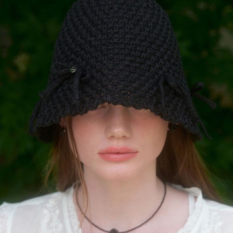 LOVE ME MONSTER  Flower Crystal Necklace (L242WNK010)