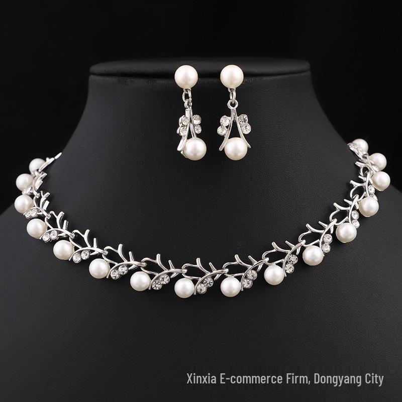Elegant European-Style Bride Jewelry Set: Pearl Necklace  Earrings