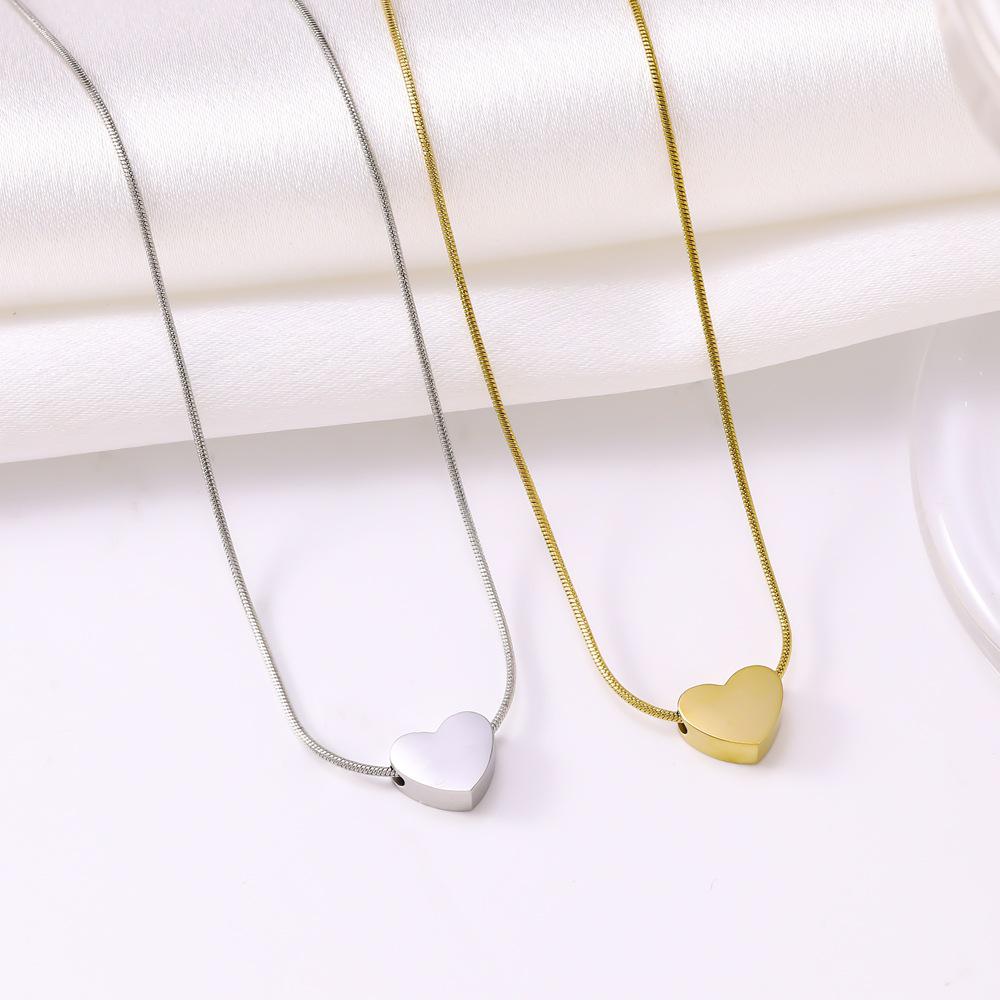 Elegant 18K Gold-Plated Titanium Steel Heart Pendant Necklace – Colorfast Women's Collarbone Jewelry