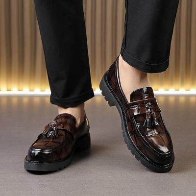 Men's Crocodile Pattern Leather Slip-On Loafers with Tassel - Pointed Toe, British & Korean Style for Formal, Business, or Wedding.
