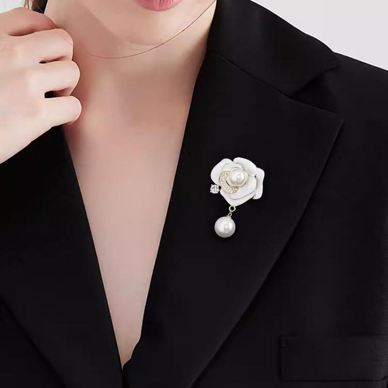 Camellia Pearl Brooch, High-end Women's Delicate Fragrance, Style Suit Jacket, Brooch Design Sense, Niche Brooch
