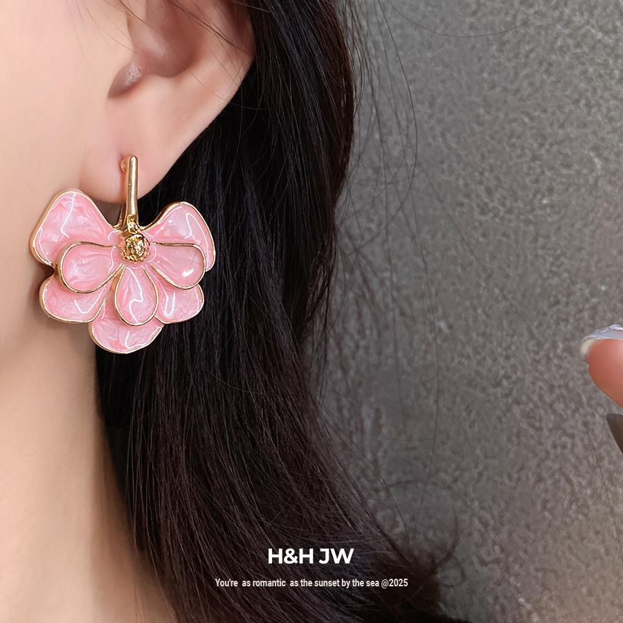 Ginkgo biloba flower fashion simple earrings retro fresh and sweet temperament stud earrings light luxury high-end earrings