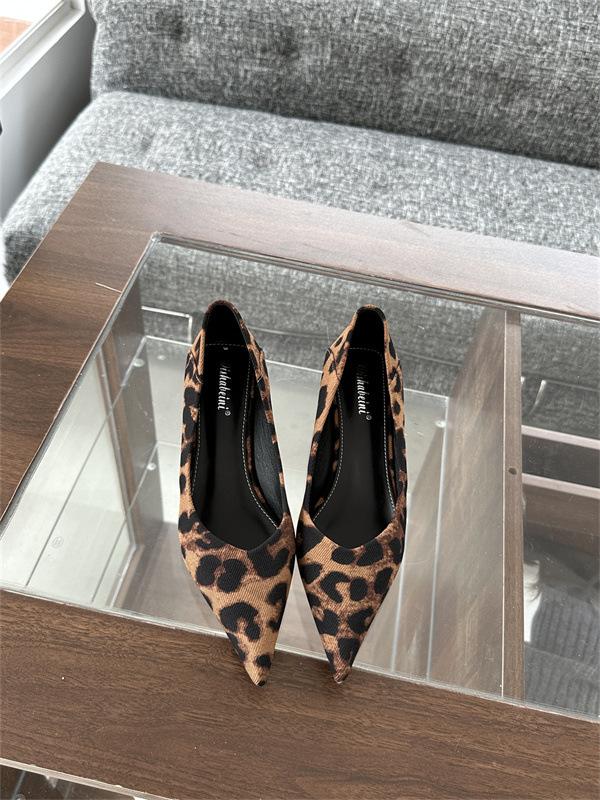 

In the summer of 2025, the new Xiaoxiangfeng pointed-toed versatile shallow-mouth women s shoes pointed-toed thin-heeled leopard print premium sin 39 цветной печати леопарда