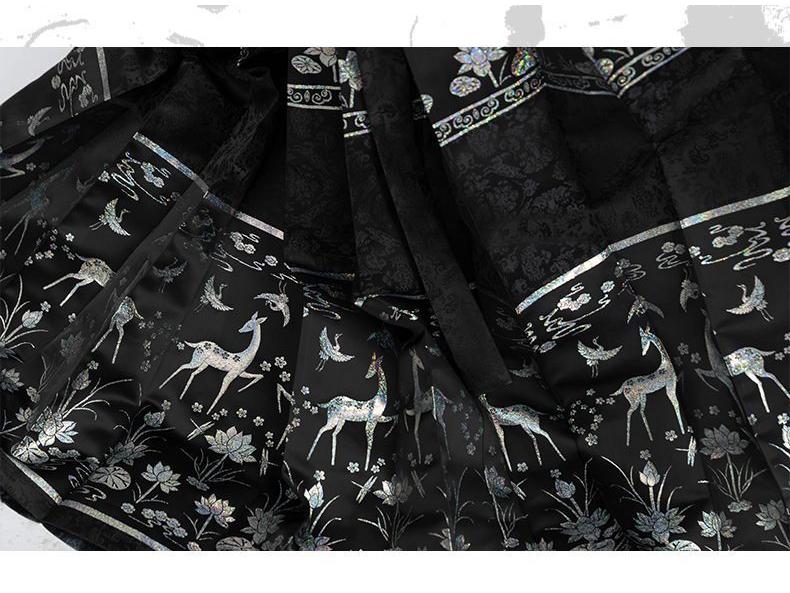 Nanxiang Jinxia [Nine-Colored Deer] Petite Women’s Hanfu: Slimming Horse Face Skirt Set