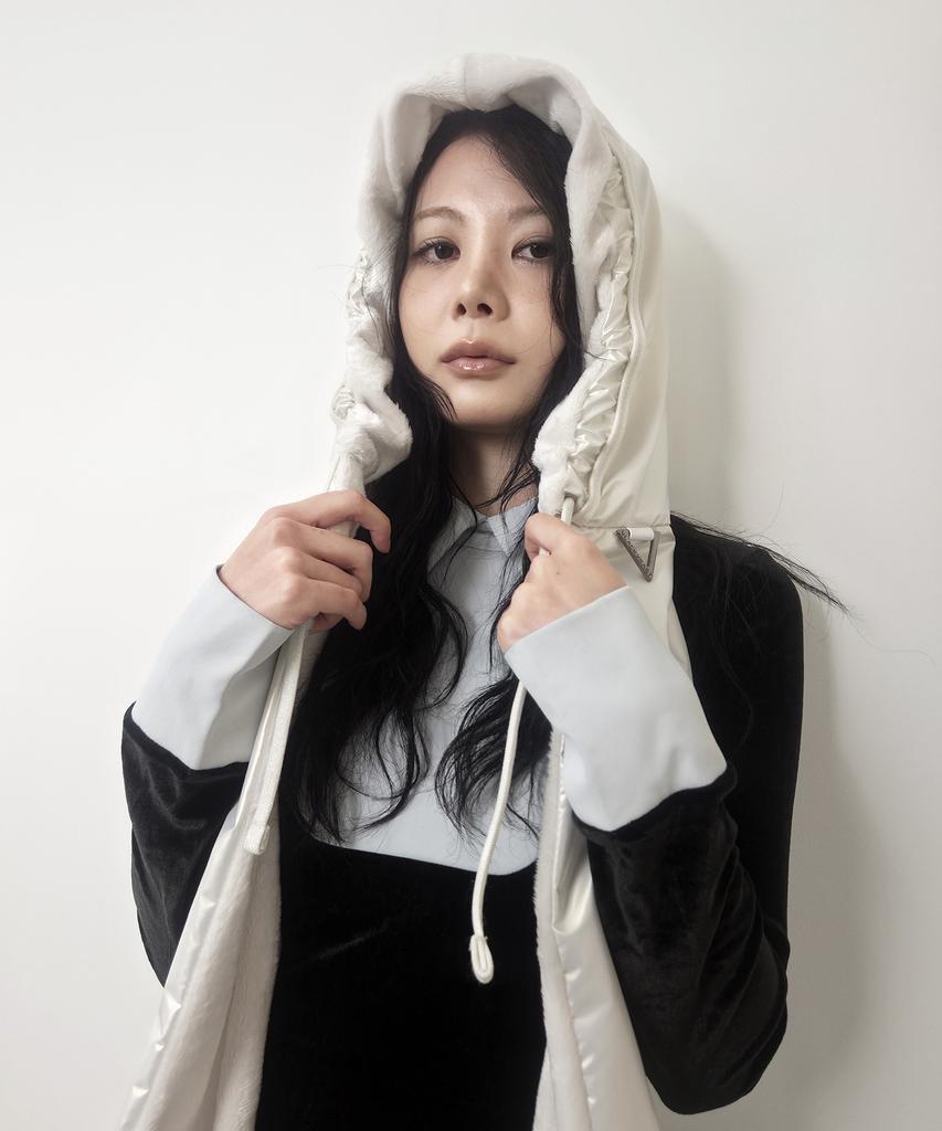 Beullaegbiseuteu Reversible Balaclava _ White Pearl _ Ac4502