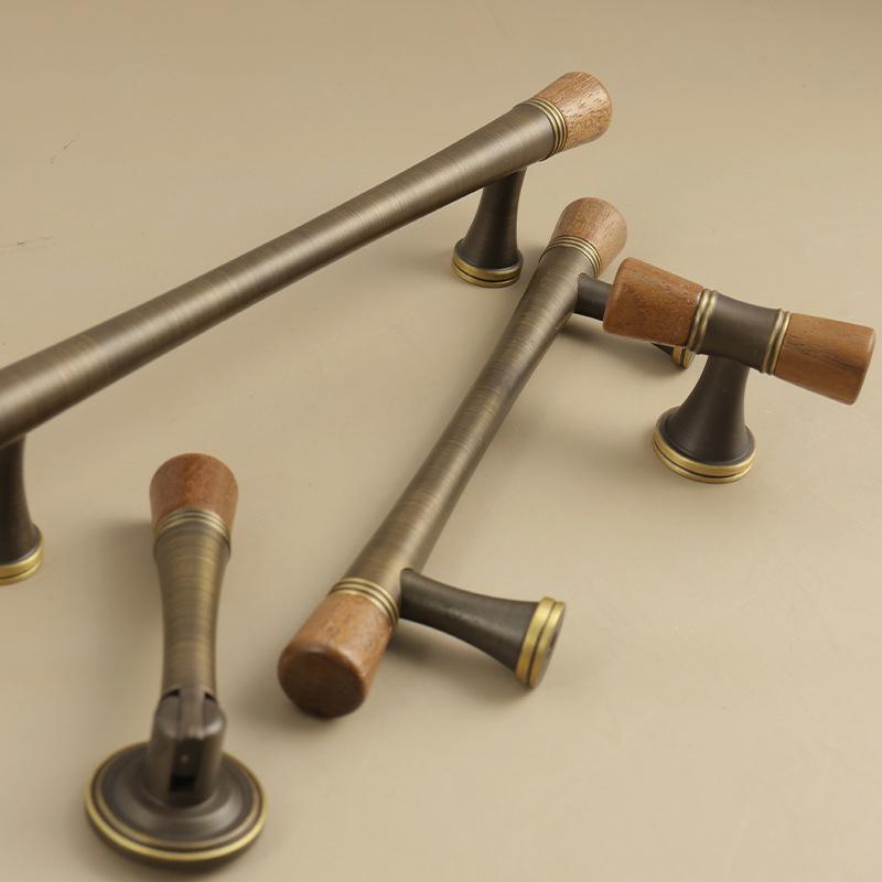 Vintage Look Nordic Cabinet Door Handle in Walnut and Brass for Clothing Storage