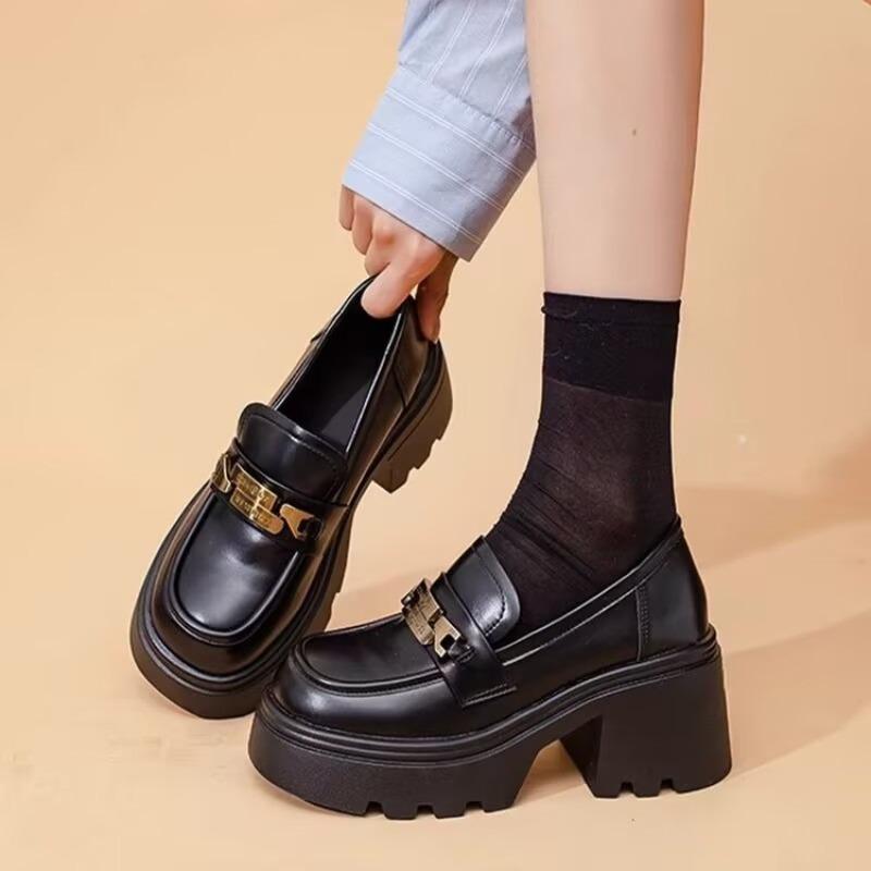 Schwarze Plateau-Damen Herbst neue Nische kleine Lederschuhe, Leder-Slingpumps