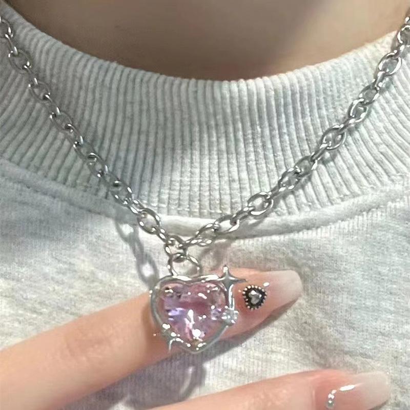 Collier avec Pendentif Cœur Rose pour Femmes Étoile en Cristal Amour Cool Chaîne Clavicule Y2K Bijoux de Fête Accessoires Esthétiques Cadeaux pour Femmes