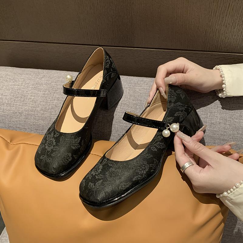 Mode Damen Neue Explosive Einzelne Schuhe Damen Frühling Alles Passend Mittelhoher Absatz Quadratische Sanfte Schuhe Damen
