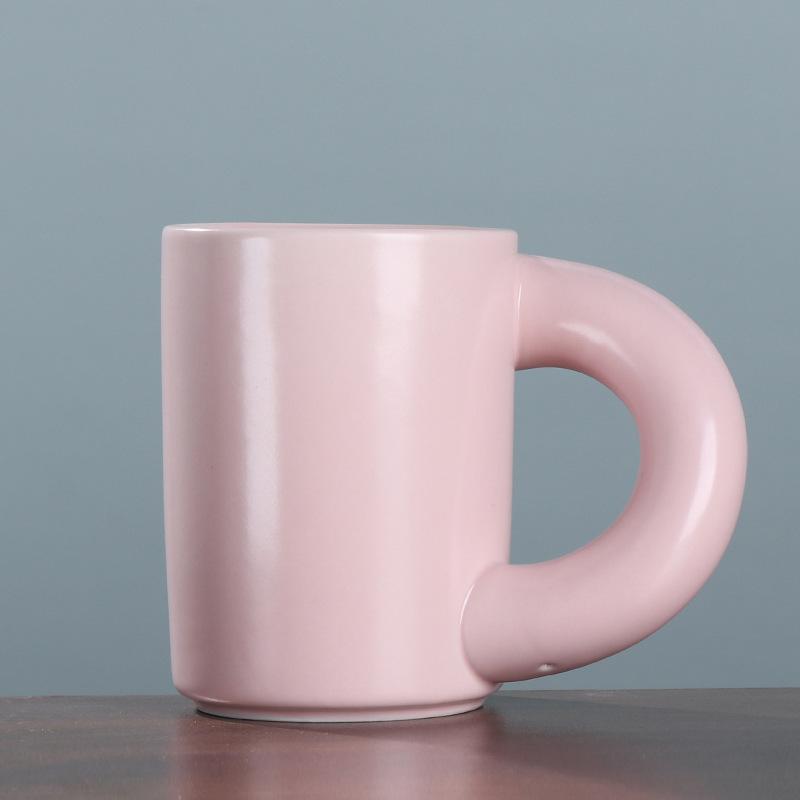 

Керамическая кружка с большим ухом, креативная кривая керамическая кружка с толстой ручкой для молока, кофе, воды 360ml розовый