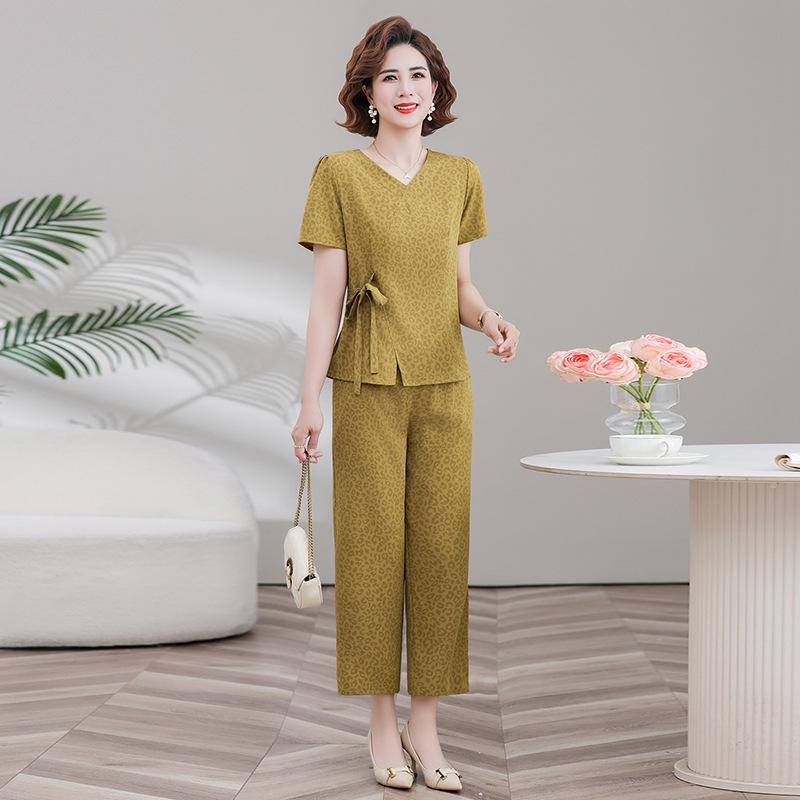 Stylish V-Neck Summer Two-Piece Set for Middle-Aged and Elderly Women