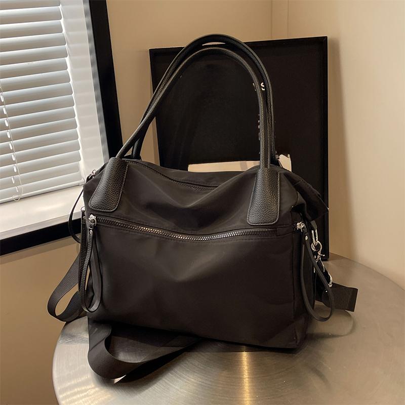 Men's large capacity handbag, black shoulder bag, zipper closure, diagonal travel bag, fitness bag