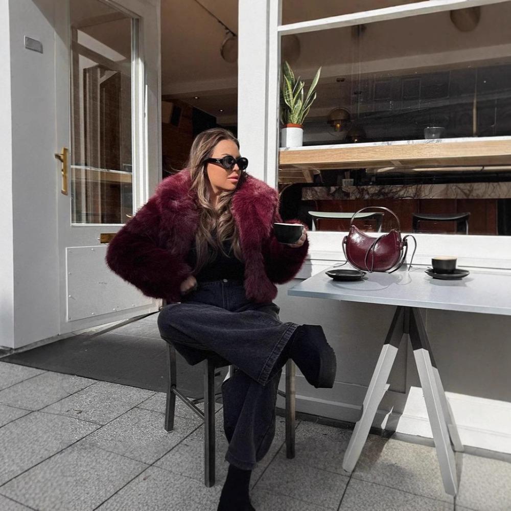 Giacca Corta Nera in Pelliccia Sintetica Soffice con Ampio Revers Moda Manica Lunga Oversize Corta Invernale Nuovo Capospalla High Street