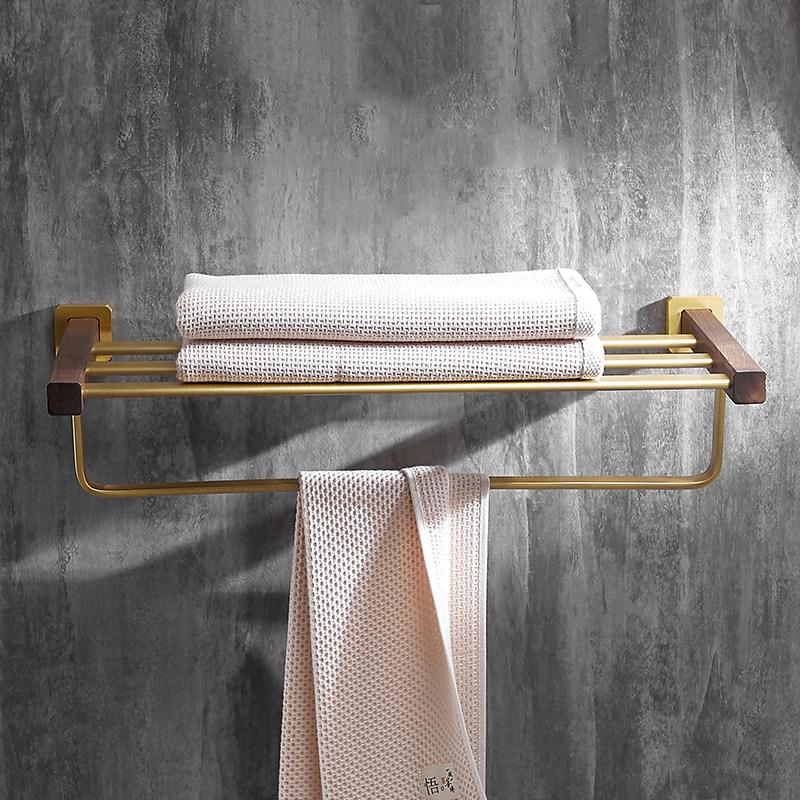 Stojak na ręczniki z litego drewna Szczotkowane złoto Łazienkowy wieszak na ręczniki Wiszący regał Lekki luksus Łazienka Orzech Stojak na ręczniki kąpielowe Półki