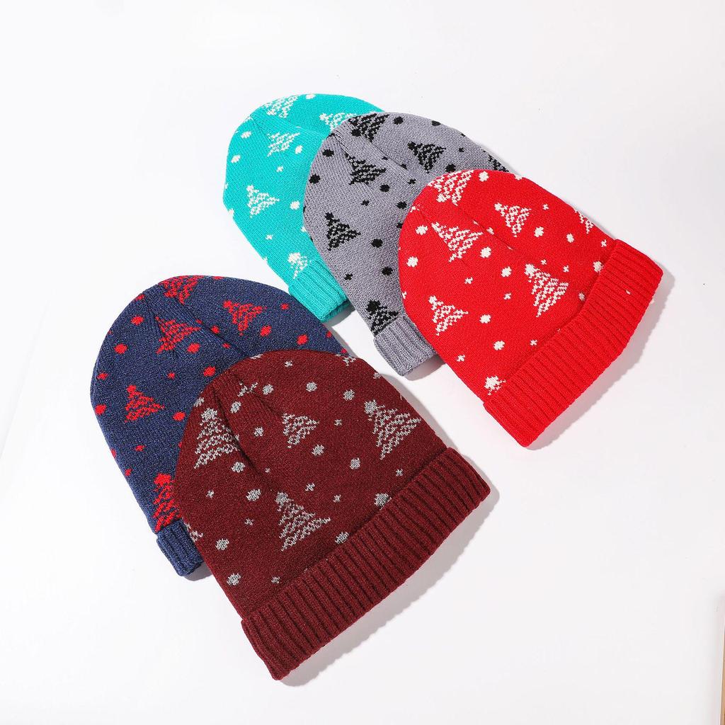 Czerwona czapka dzianinowa podszyta polarem z motywem choinki - Unisex, dwuwarstwowa na śnieżne dni (W magazynie)