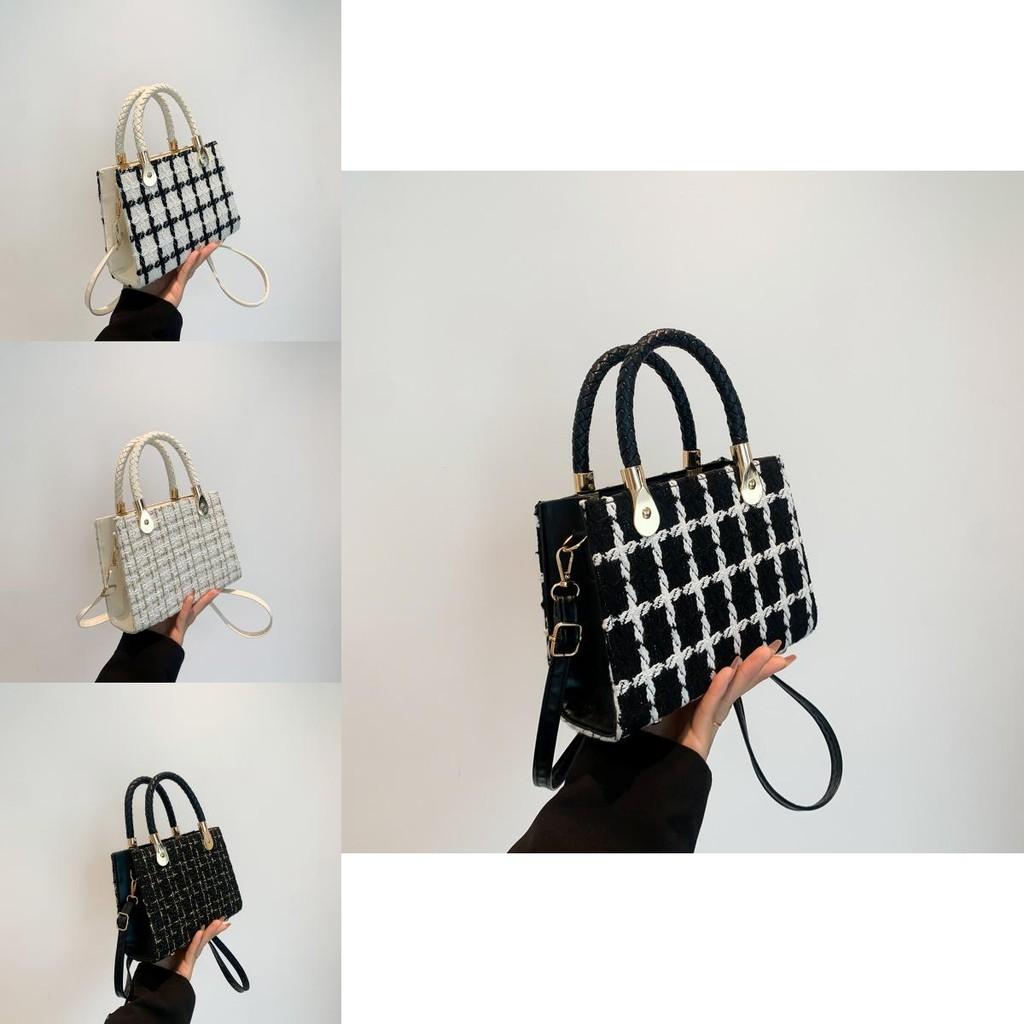 Modern And Elegant Canvas Handbag For Women Perfect For Daily Use And Outings