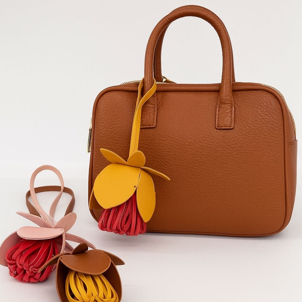 Hanger Leather Keychain Car Keyring Bag Pendant Lovely Flower Pu Leather Pendant  Men
