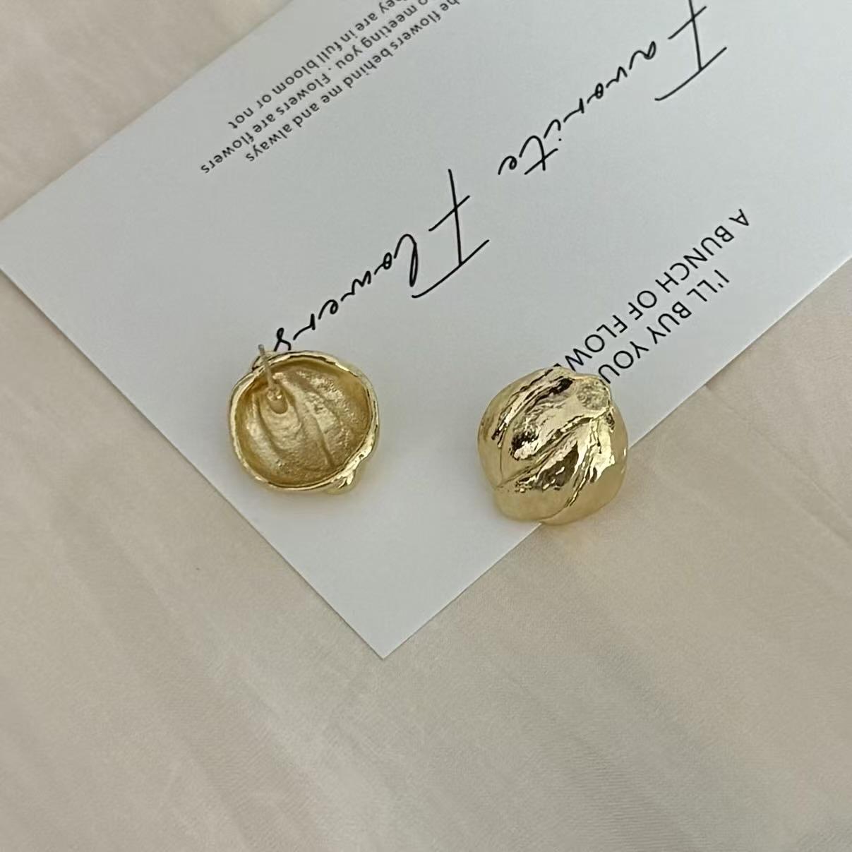 

Амулет Серьги-гвоздики Двойной лист : Элегантные, Универсальные и Легкие Украшения