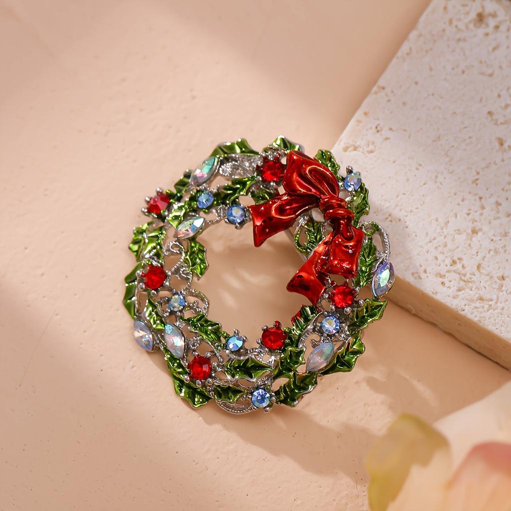 Gyn&Joy Christmas Wreath Gift Brooch Women's Corsage Pin Is Suitable For Festive Wear