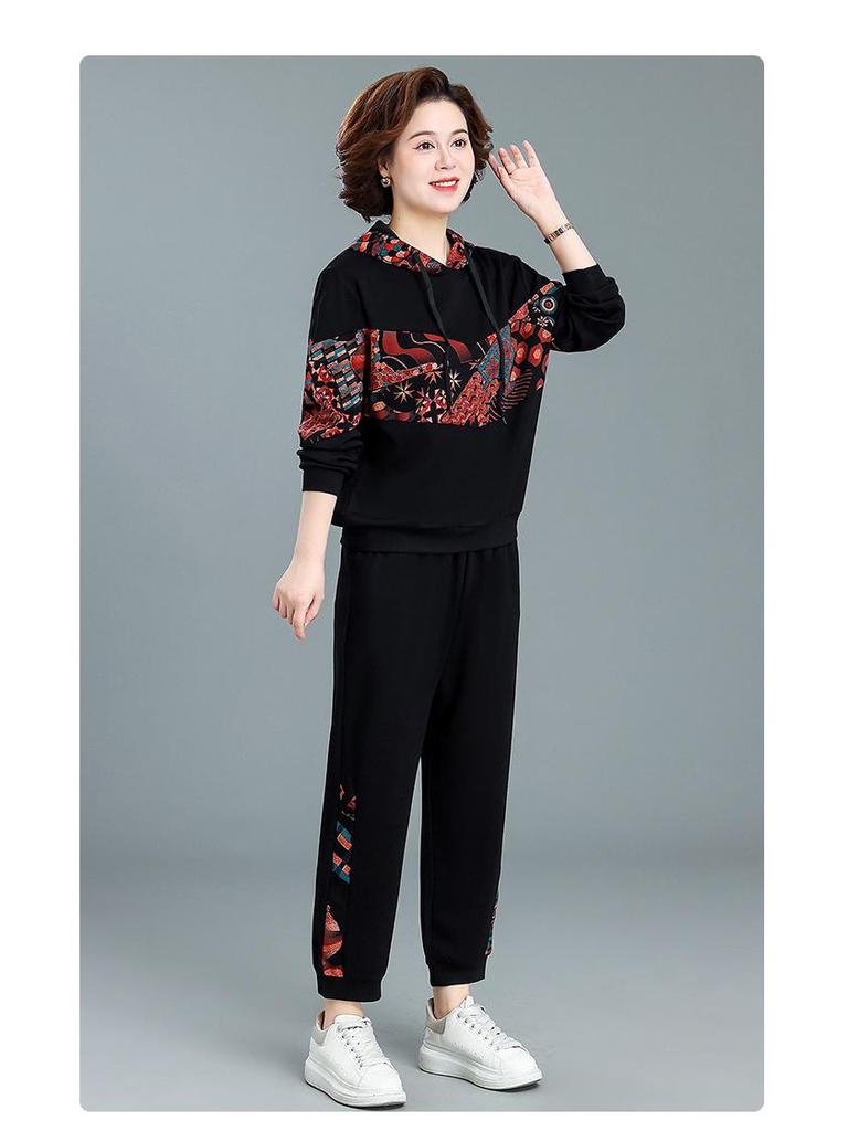 Woodpecker Autumn Sportswear Set for Middle-Aged Women – Fashionable Plus Size Two-Piece for Spring & Fall