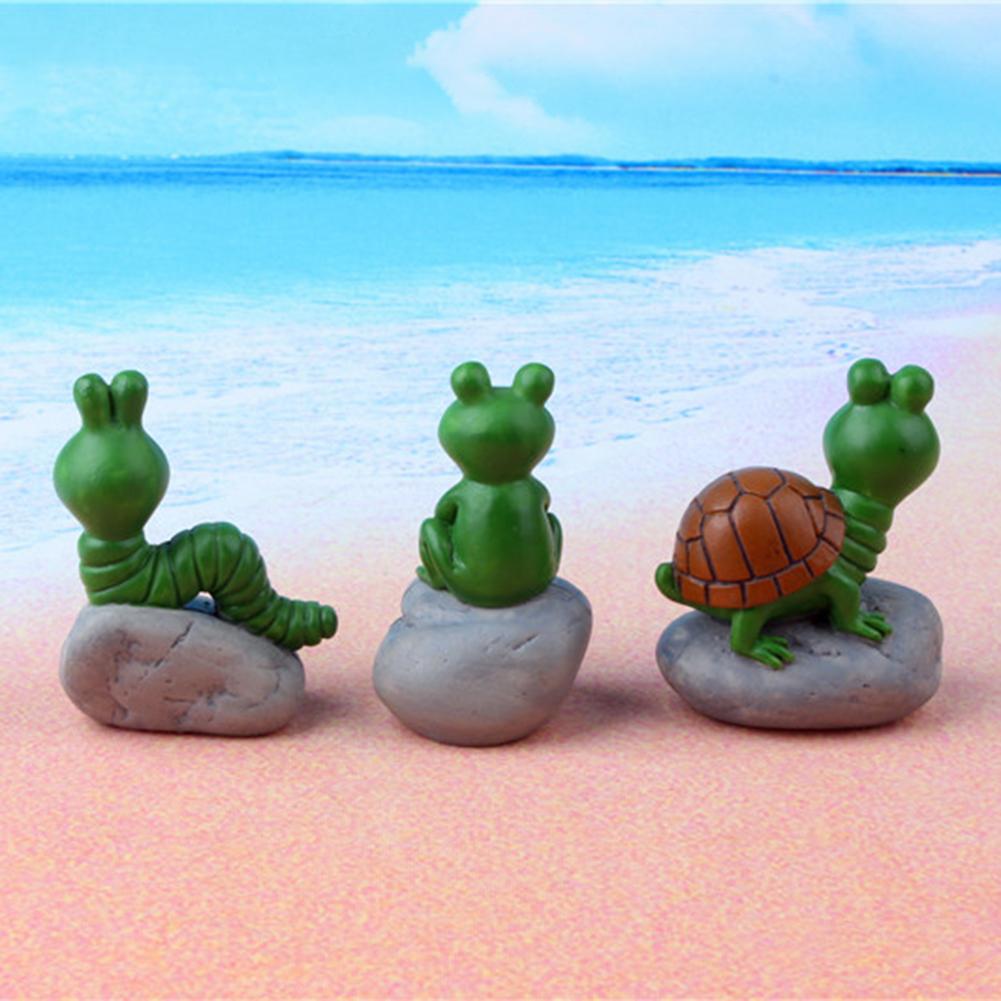 шоколадные яйца крокодильчик свомпи. глиняные фигурки для сада. гусеница лягушка. гусеница лягушка. черепашка на гусеницах.