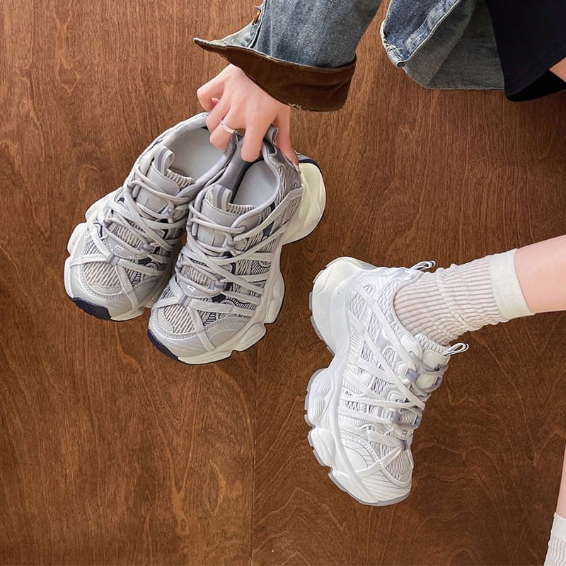 Heightened, breathable, round-toe, niche athleisure shoes for women, 2025 spring new European station mesh platform daddy shoes