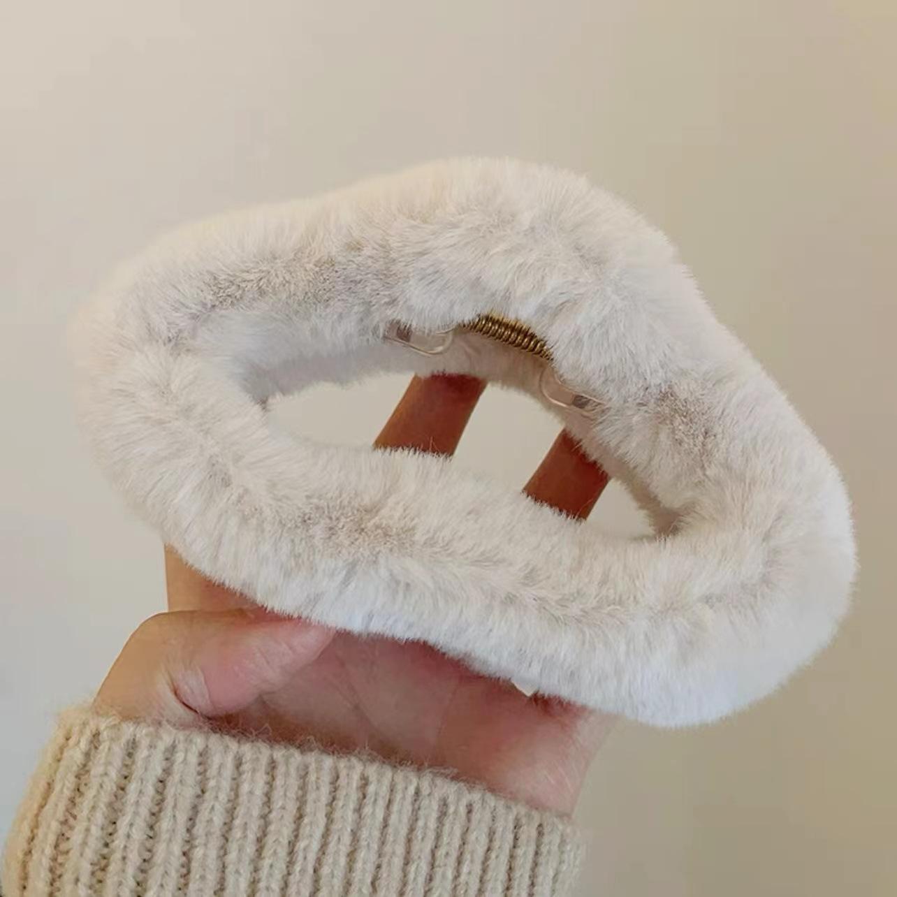 

Новые Большие Однотонные Плюшевые Заколки для Волос в Виде Облака Женские Корейская Мода Простая Заколка Элегантные Девушки Зажим-Акула Аксессуары для Волос