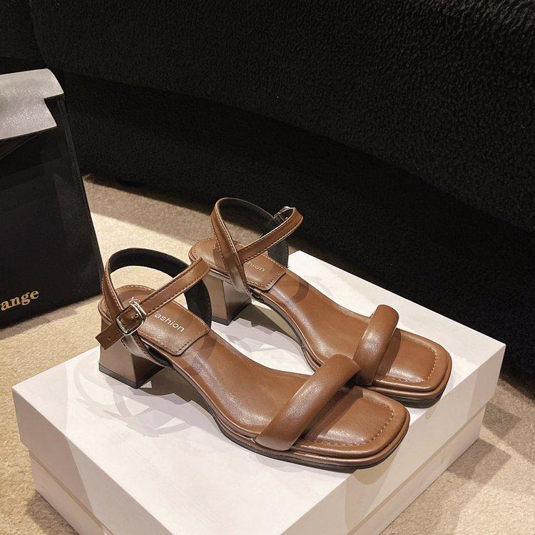 Außenhandel 2025 Sommer neue Ein-Wort-Sandalen mit dickem Absatz modisch vielseitig europäisch und amerikanisch Übergröße Damenschuhe atmungsaktiv