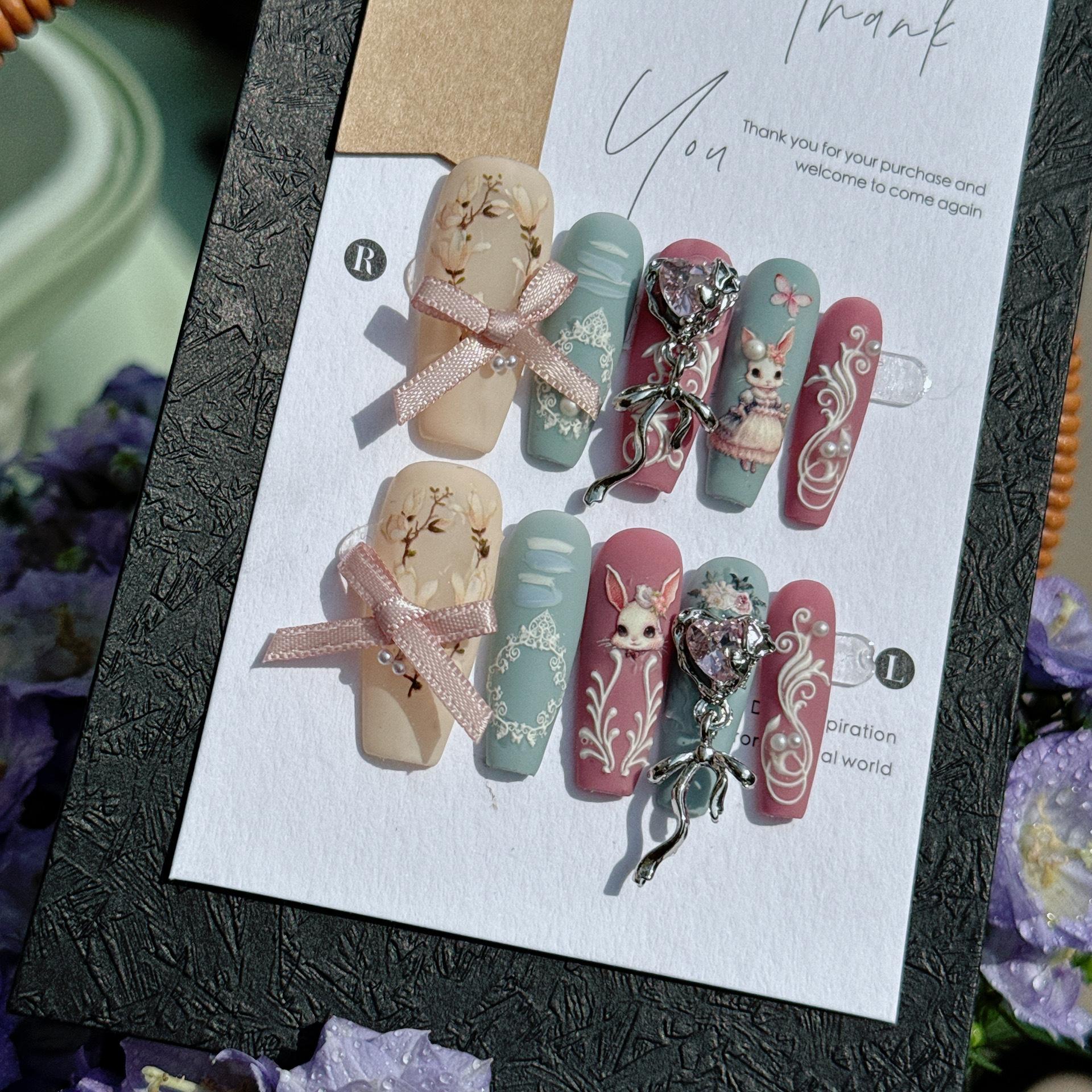 

Блискучі Довгі Мигдалеподібні Накладні Нігті Накладні Нігті Тіпси Накладні Нігті з Дизайном Клей на Нігті Прес-они Глянцеві Повне Покриття Наклейки для Нігтів для Жінок 10 шт. M