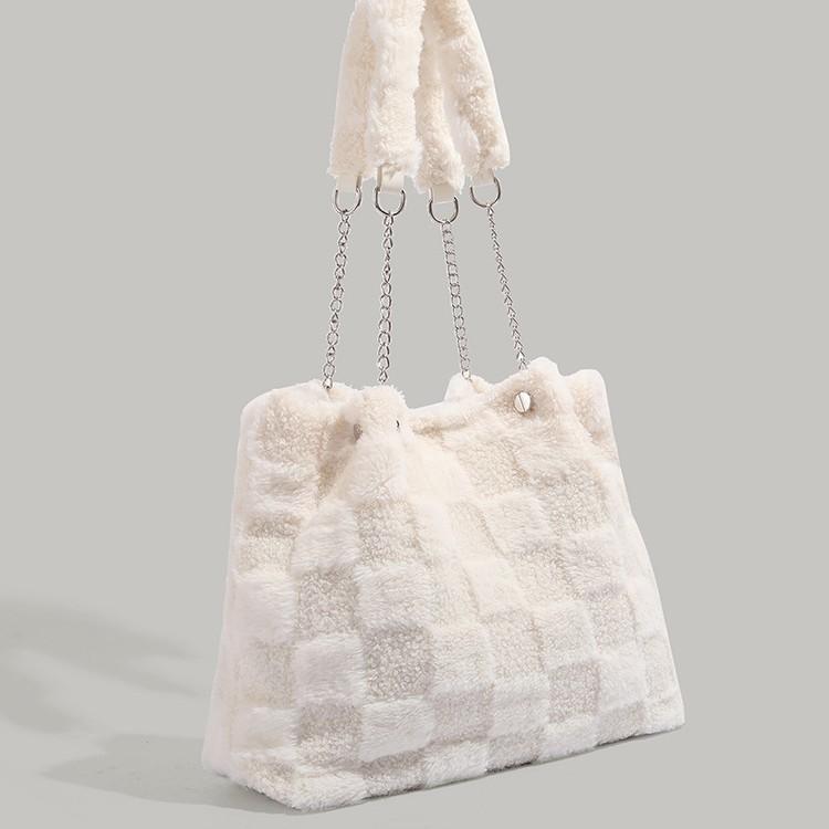 Autumn and Winter Trendy Plush Bag for Women 2024 New Large Capacity Tote Bag Color Block Plaid Shoulder Bag Commuter Bag