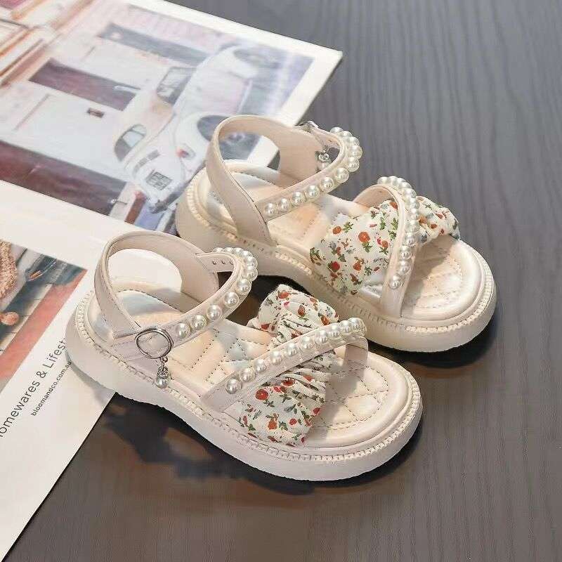 Girls sandals 2025 summer new children's pearl princess shoes little girl soft sole non-slip medium and older children's beach shoes