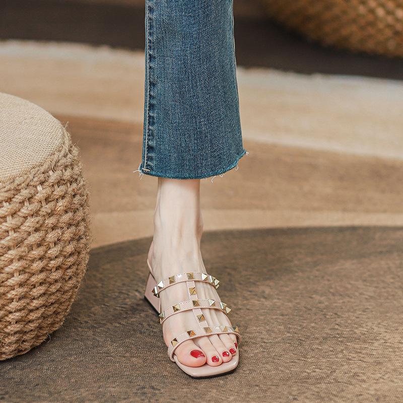 Square head rivets, medium heel thick heel with slippers, women's new sandals, open toes, simple and gentle